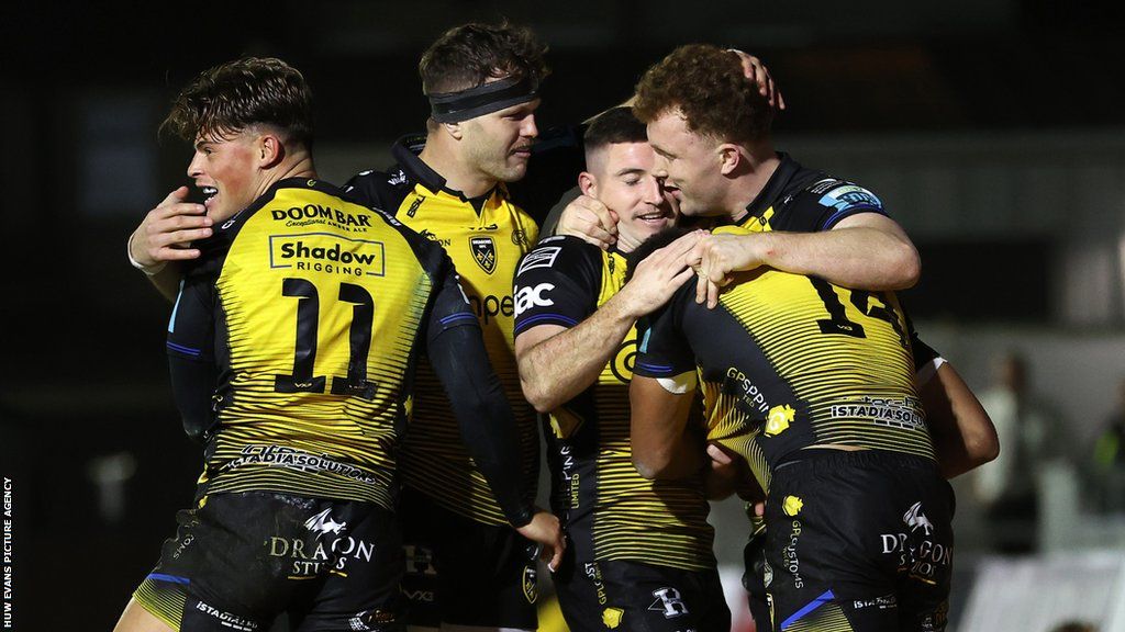 Dragons celebrate Rio Dyer's try against Ospreys