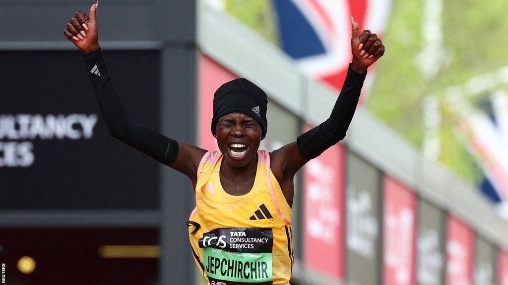 Peres Jepchirchir celebrates winning the women's elite race at the 2024 London Marathon