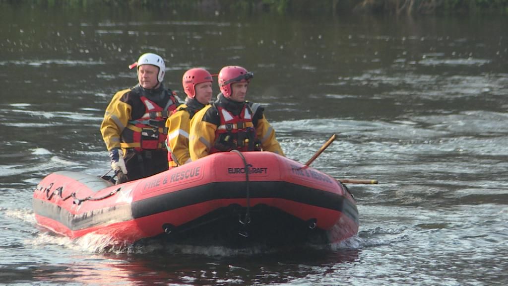 Divers join River Nith search operation for Brian Cowie - BBC News