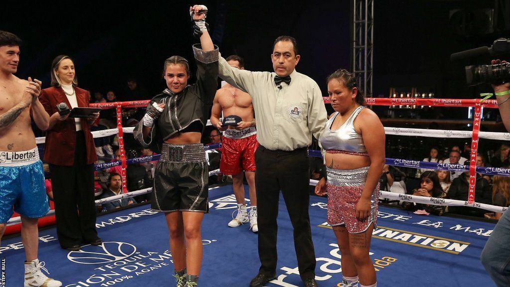 Boxing: 15-year-old Briton Rianna Doforo wins pro debut in Mexico - BBC  Sport