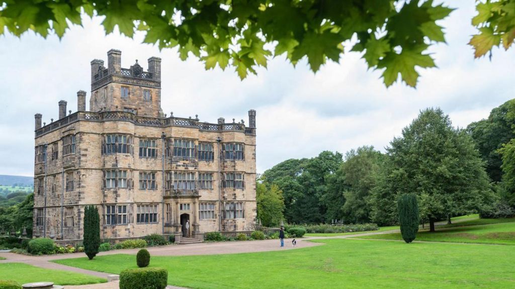 Gawthorpe Hall: National Trust opens forgotten garden to public - BBC News