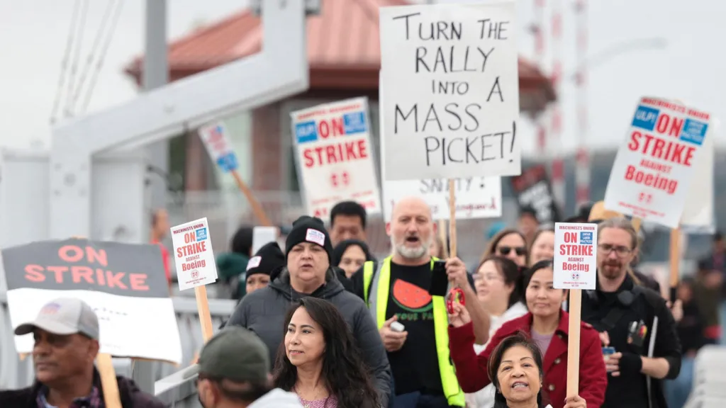 Boeing seeks up to $35bn as costly strike drags on