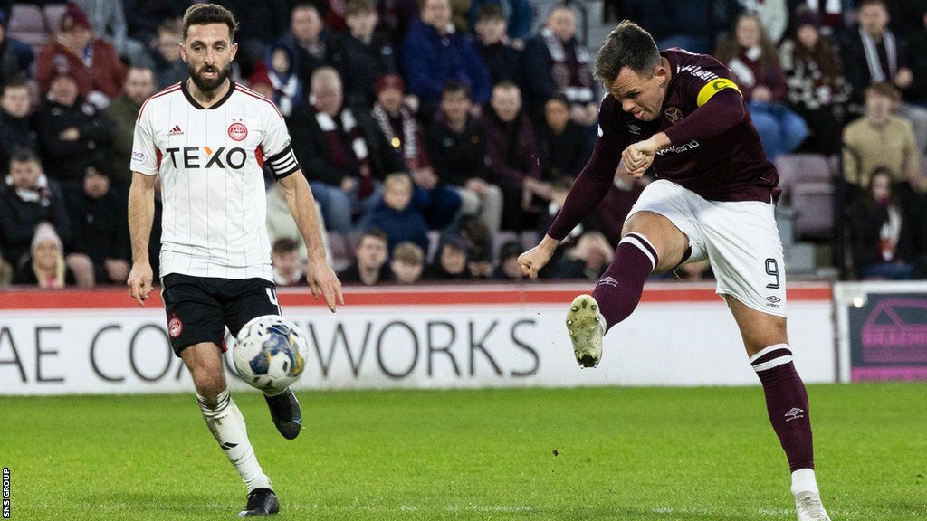 Hearts' Lawrence Shankland scores to make it 2-0 during a cinch Premiership match between Heart of Midlothian and Aberdeen at Tynecastle Stadium