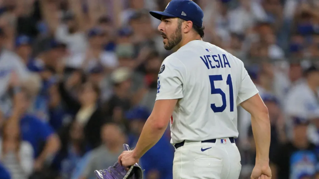 Alex Vesia, de los Dodgers de Los Ángeles, comparte la noticia del fallecimiento de su bebé tras ausentarse de la Serie Mundial.