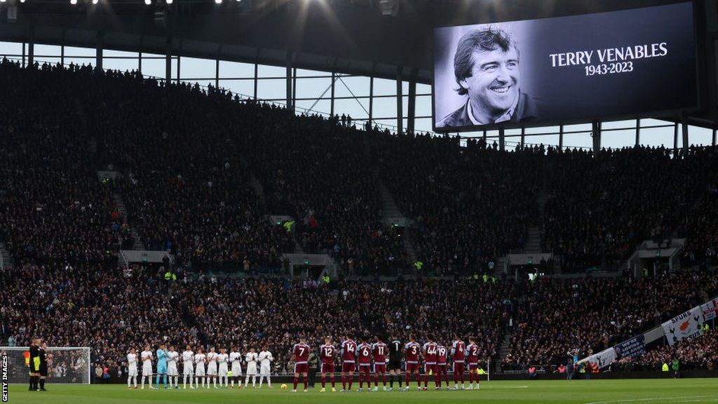 Tottenham and Aston Villa players applaud during a tribute to Terry Venables at the Tottenham Hotspur Stadium