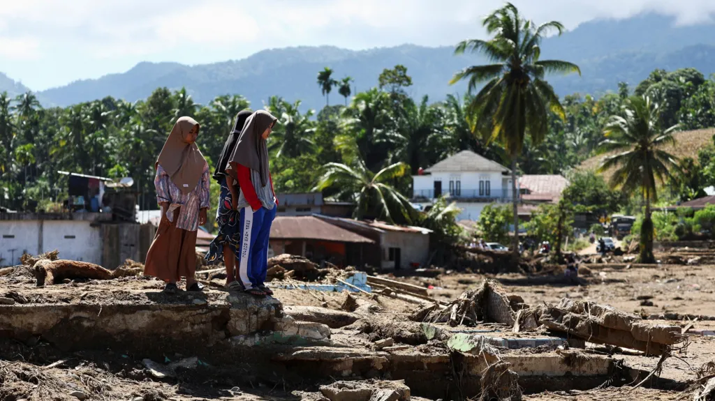 El número de muertos por las inundaciones en Indonesia supera los 600
