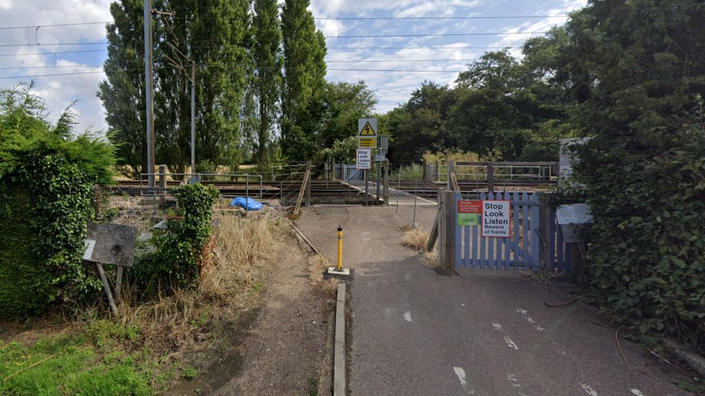 Level crossing on Gipsy Lane