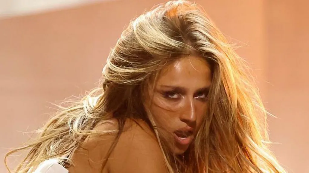 Tate McRae performs during the 2025 MTV Video Music Awards 