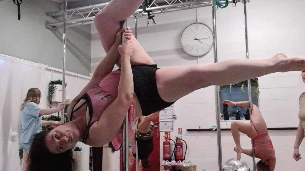 I've been doing pole fitness for years, and here are 5 reasons why you  should try it