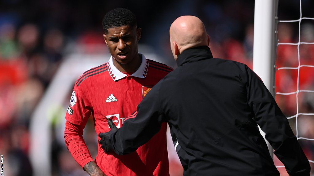 Marcus Rashford leaves pitch after sustaining injury