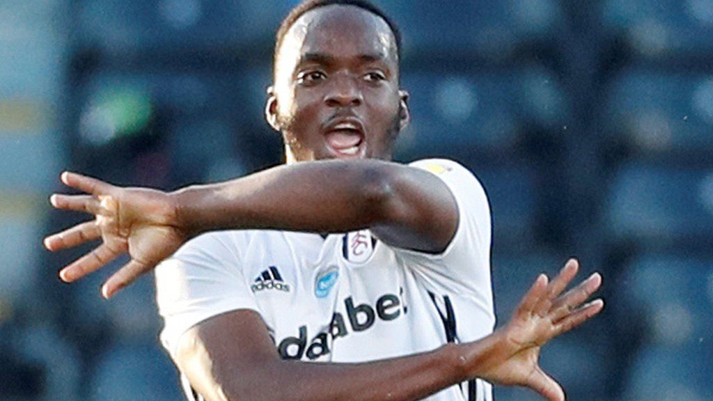 Neeskens Kebano celebrates