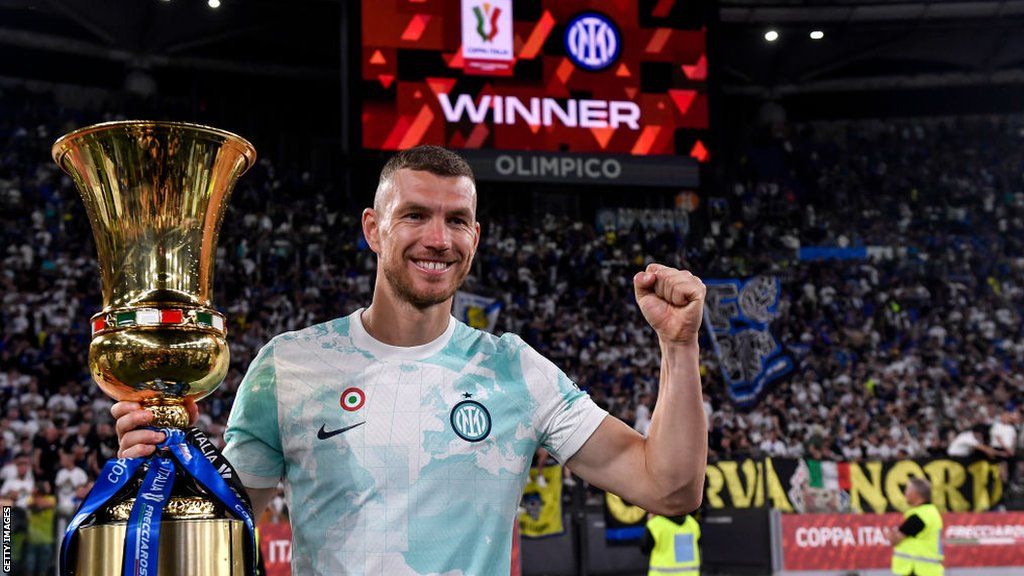 Edin Dzeko celebrates his Coppa Italia triumph