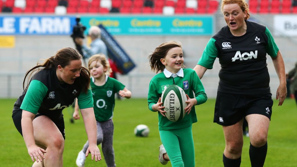 Ireland Women's Squad Inspires Girls In Belfast - BBC Sport