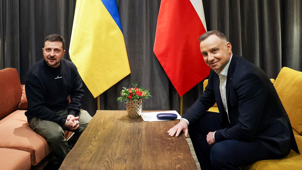 El presidente ucraniano Volodymyr Zelensky y el presidente polaco Andrzej Duda se reúnen en Polonia, el 10 de febrero de 2023