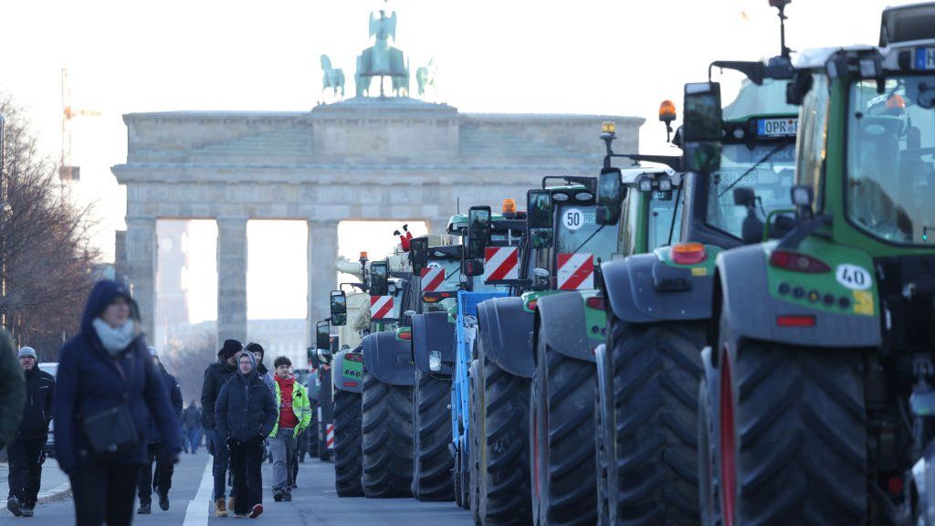 Tractors line up outside Berlin's Brandenburg Gate