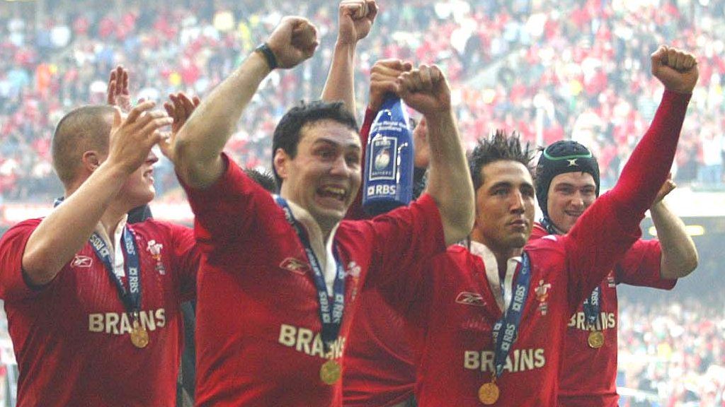 Wales celebrate the 2005 Grand Slam finale against Ireland