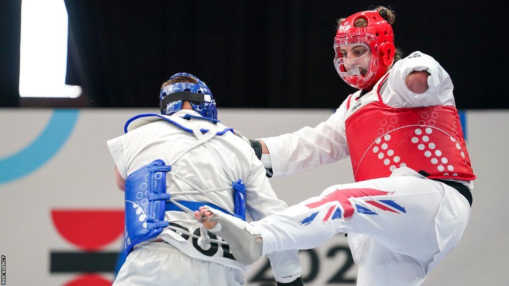 Matt Bush of Great Britain fights Tomasz Rozniatowski of Poland at 2023 European Para Championships