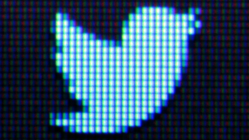 Twitter signs deal with Bloomberg on rolling video news