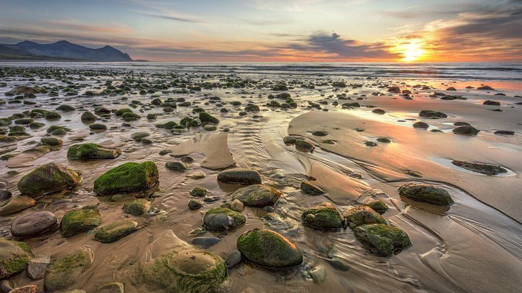 Machlud ar draeth Aberdesach // A beautiful evening at Aberdesach beach at th etop of the Lleyn Peninsula