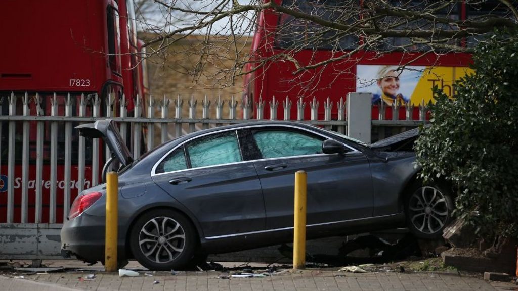 Motor insurance premiums 'at record high' - BBC News - BBC.com - BBC News