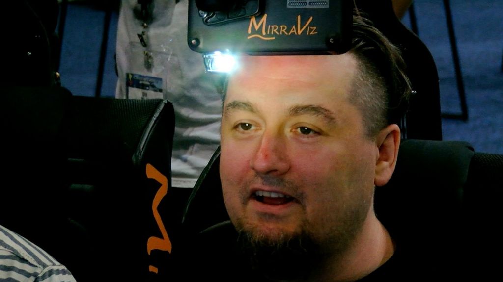 E3: Light tech lets gamers share one screen