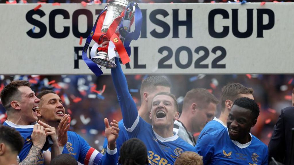 Steven Davis holds the Scottish Cup aloft after Rangers beat Hearts in the 2022 final