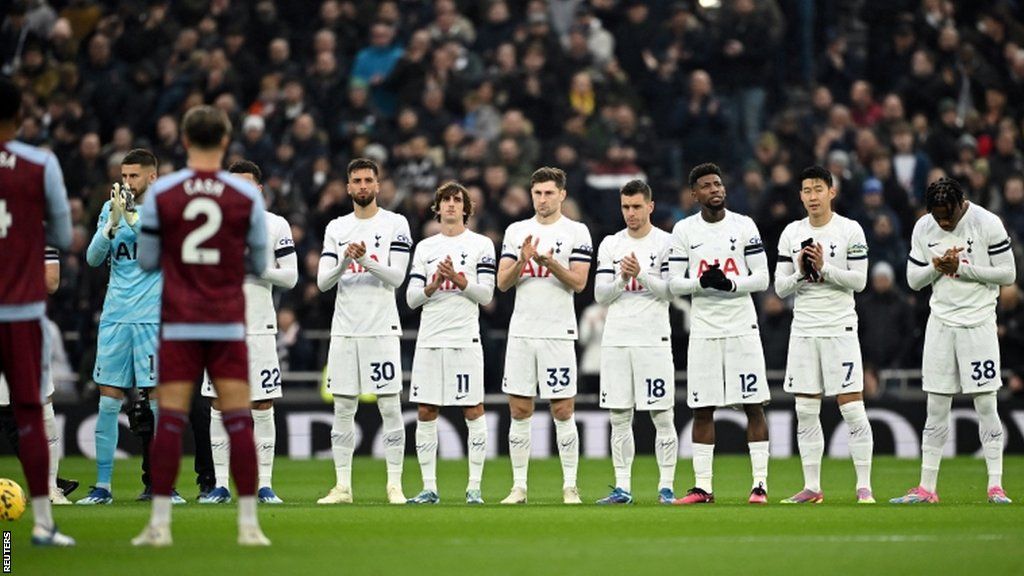 Tottenham and Aston Villa players hold a minute's applause in memory of Terry Venables