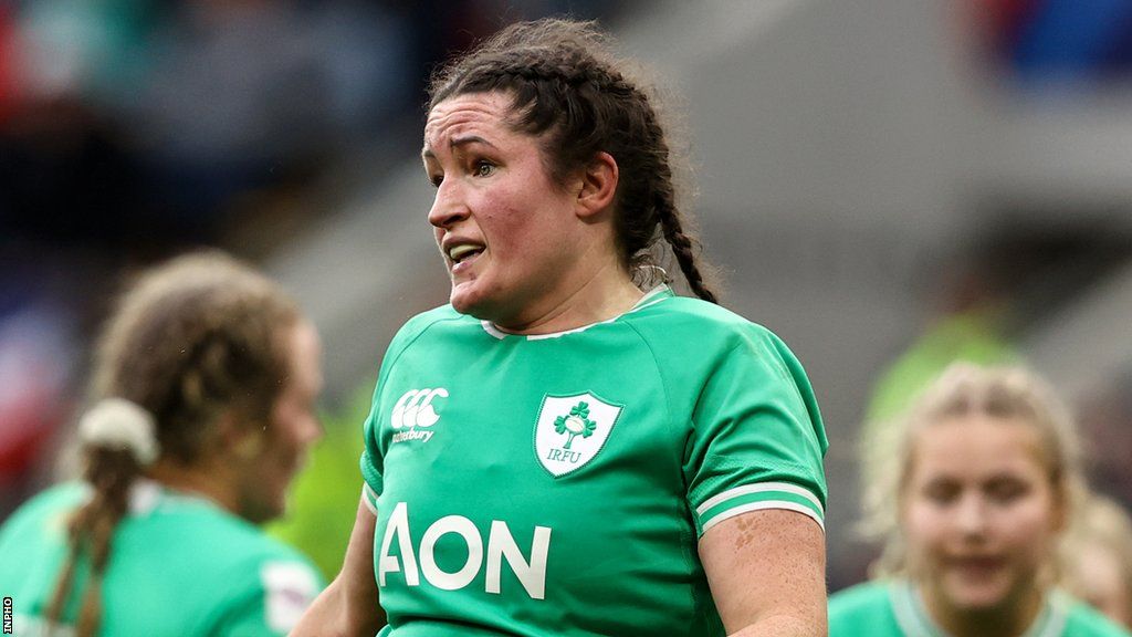 Hannah O'Connor replaces Sam Monaghan in the second row for Ireland