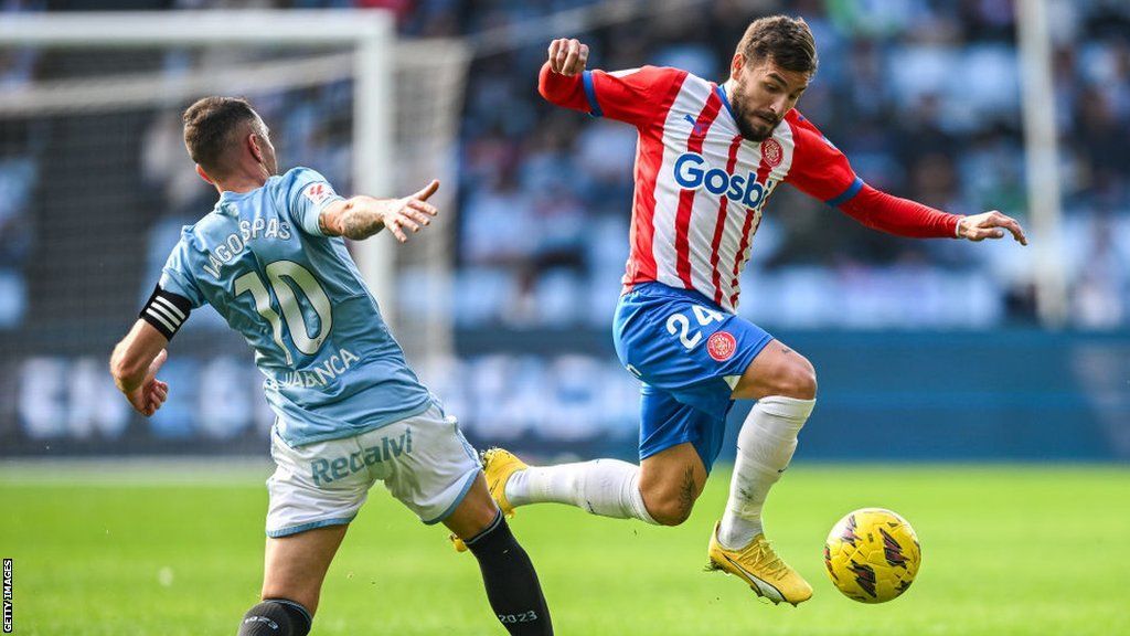 Girona forward Cristian Portu controls the ball against Celta Vigo.