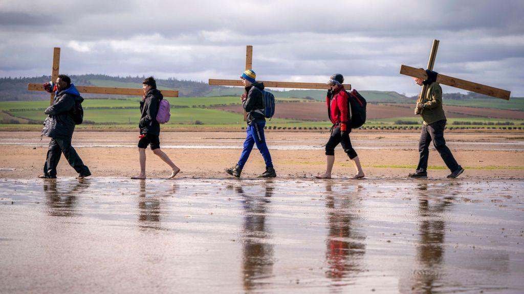 Group complete 118-mile pilgrimage to Holy Island - BBC.com