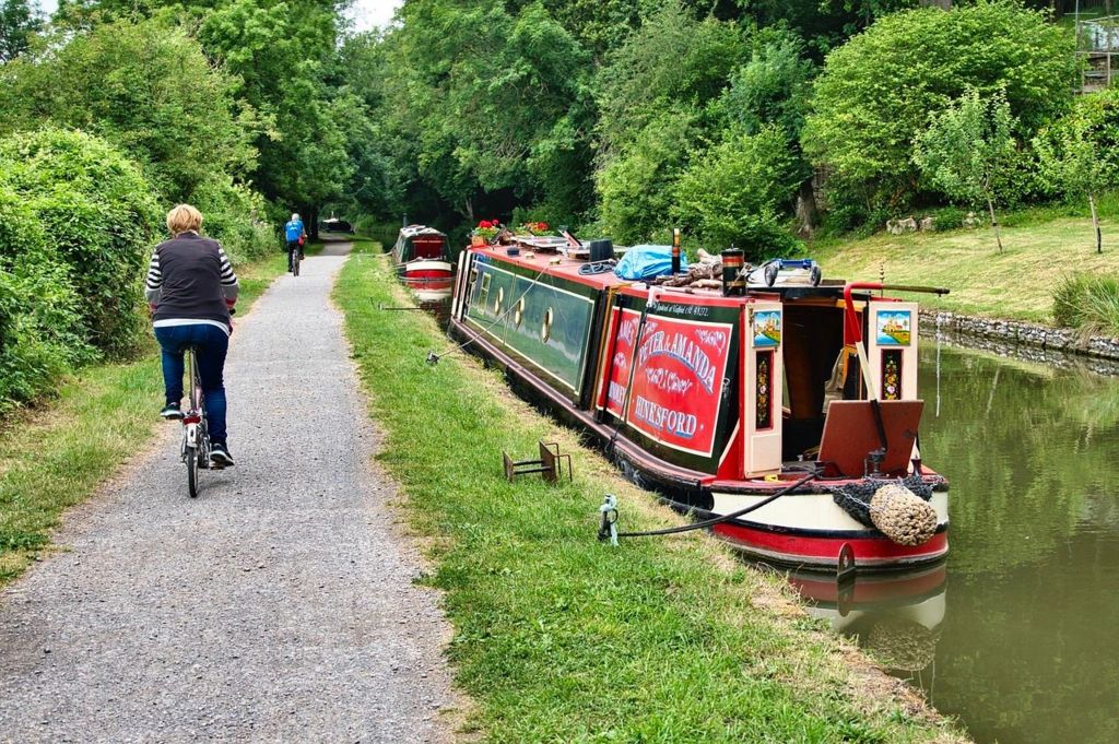 houseboats-could-be-affordable-homes-option-in-south-hams-bbc-news