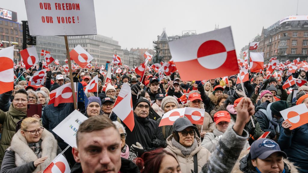 Protesters waving Greenland's white and red flag in support of self-determination in Copenhagen, 17 January 2016