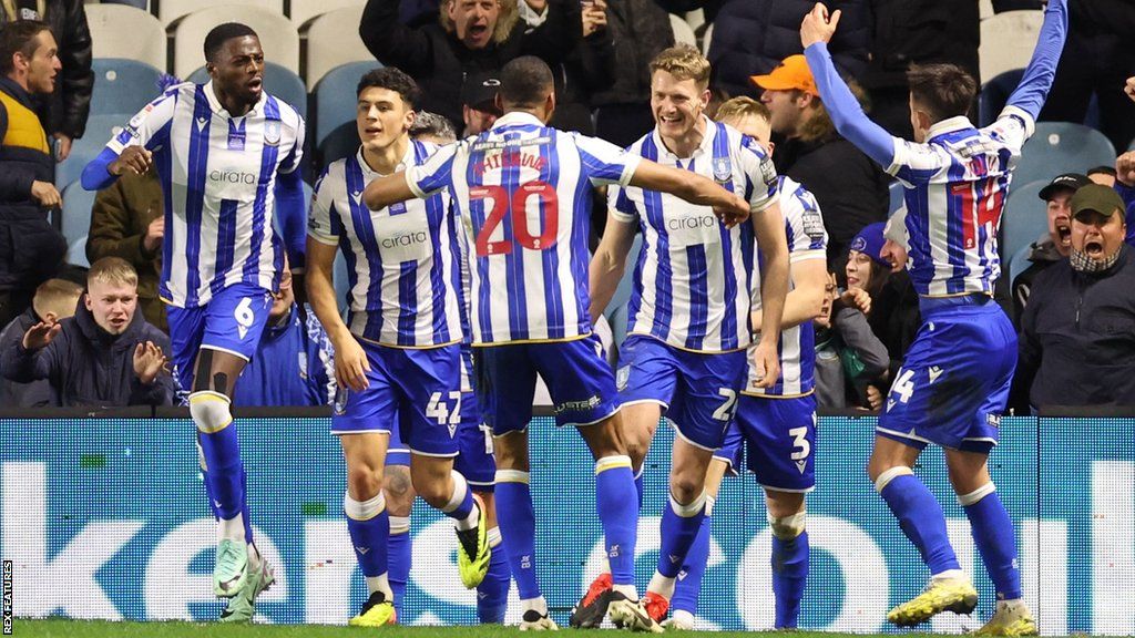 Sheffield Wednesday players celebrate Michael Smith's equaliser against Norwich City