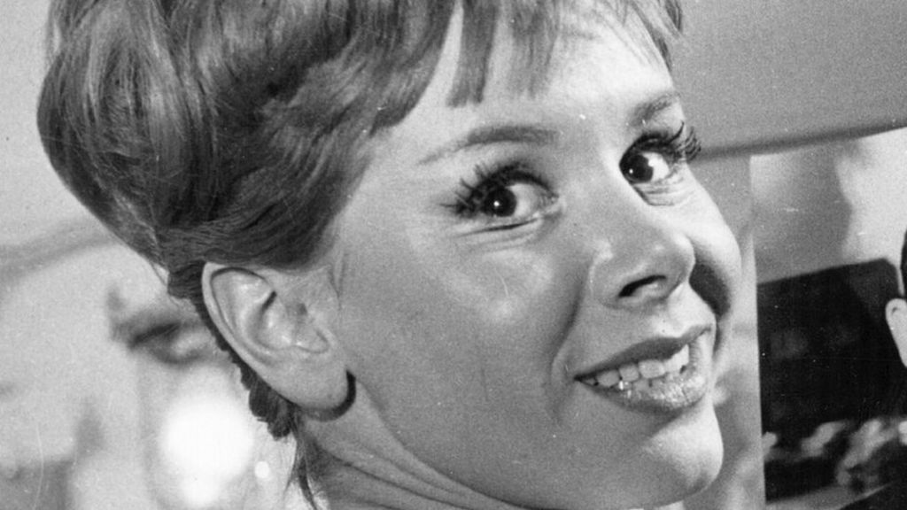 Judy Carne Star Of Rowan And Martins Laugh In Dies Aged 76 Bbc News 1621