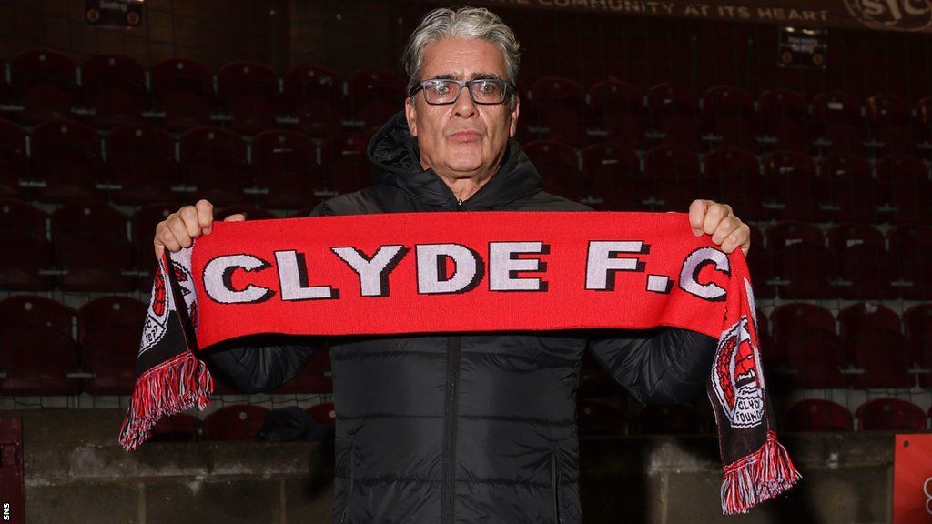 Clyde manager Ian McCall with a club scarf