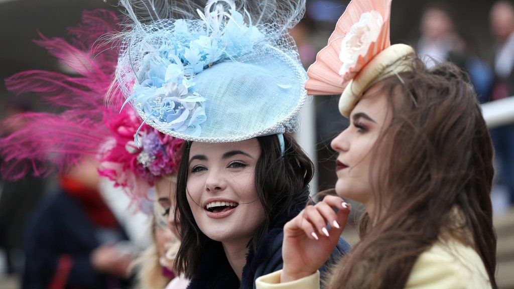 Ladies Day at Cheltenham Festival raises the style stakes - BBC News