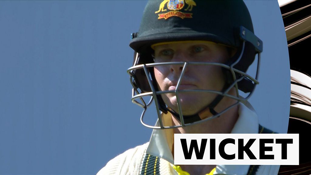 'He's had a 'mare' - Smith gifts wicket with bizarre shot