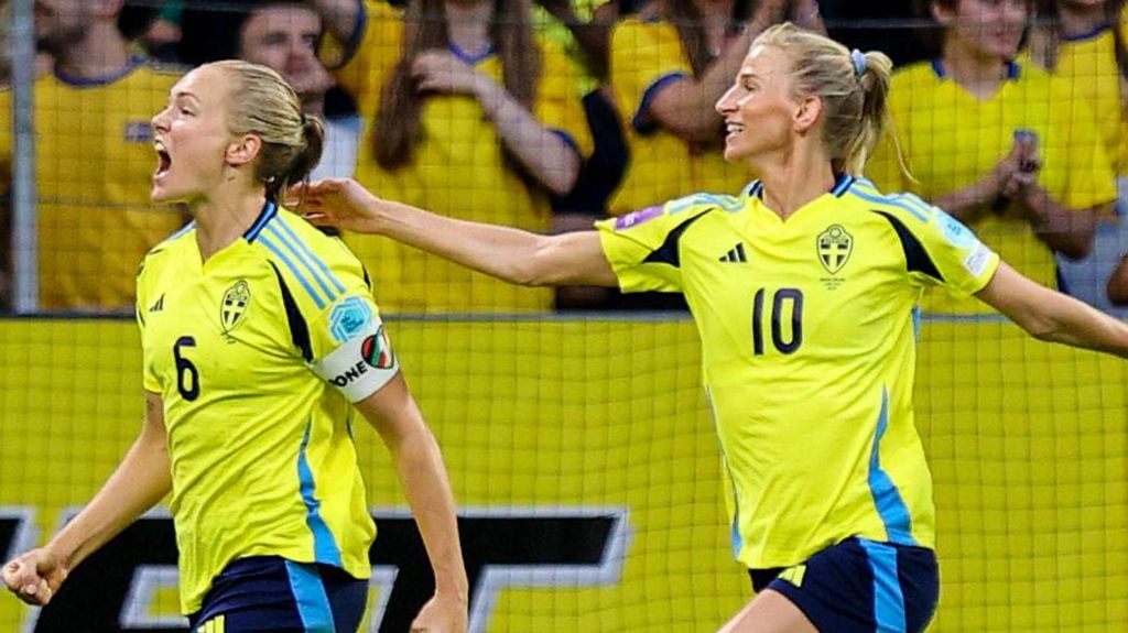Magdalena Eriksson celebrates her goal