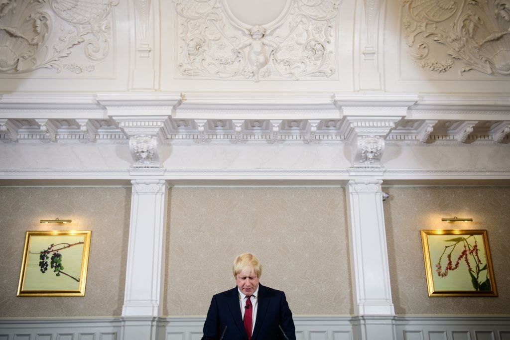 Участник кампании Brexit и бывший мэр Лондона Борис Джонсон выступает на пресс-конференции в центре Лондона, 30 июня 2016 г.