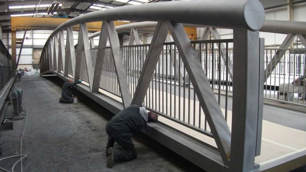 Cardiff River Ely pedestrian and cyclist bridge installed