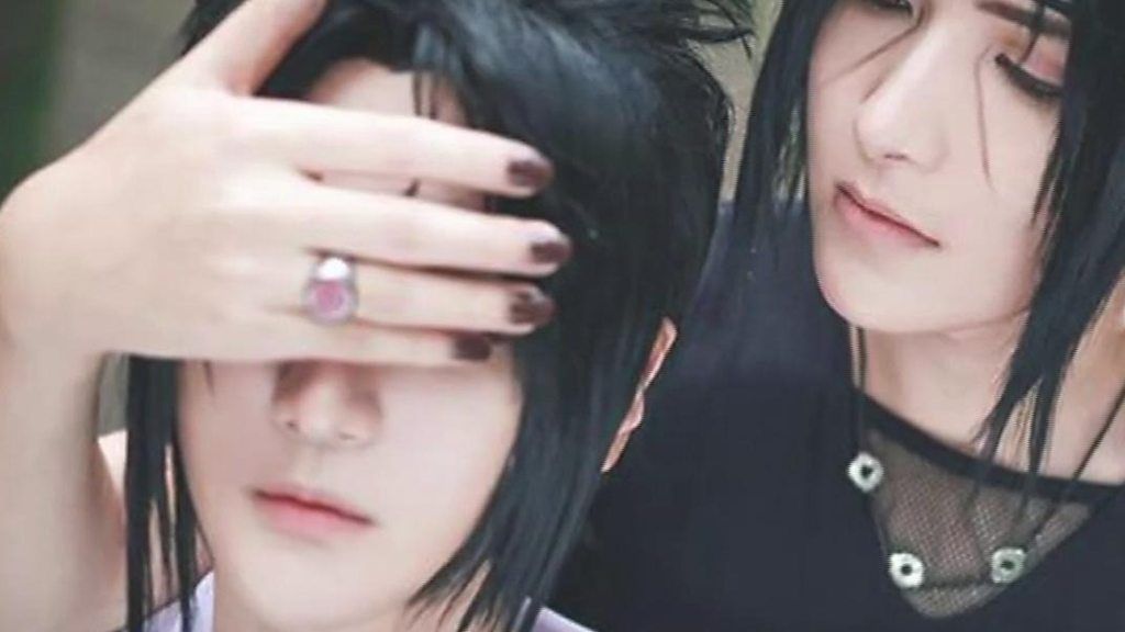 Baozi and Hana, the cosplayers challenging convention