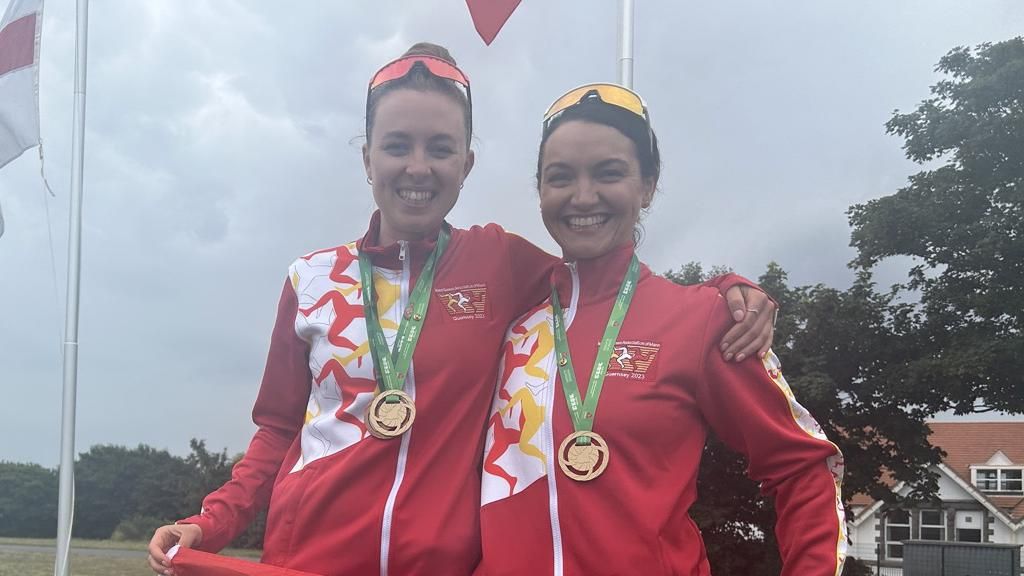 Island Games 2023: Mountain bikers' joy at team gold in Guernsey - BBC News