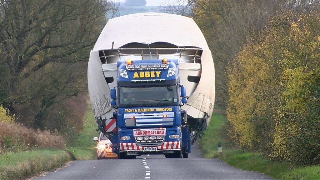 Abnormal load spans both sides of the road