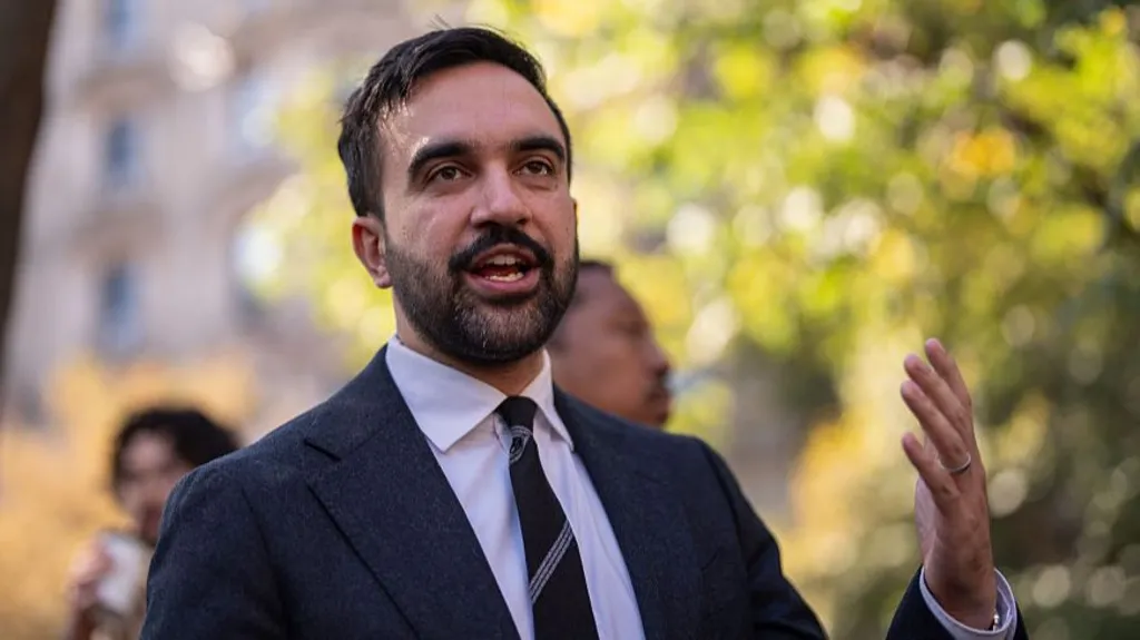 Trump apoya a Cuomo para la alcaldía de Nueva York y amenaza con recortar la financiación si gana Mamdani. Trump apoya a Cuomo para la alcaldía de Nueva York y amenaza con recortar la financiación si gana Mamdani.