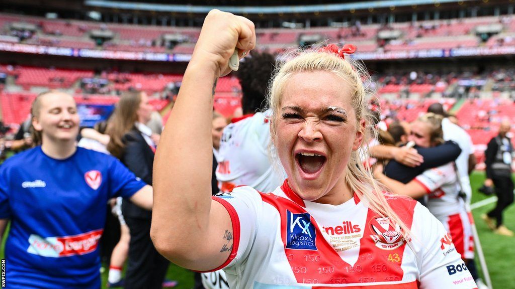 Shona Hoyle celebrates after winning the 2023 Challenge Cup final with St Helens