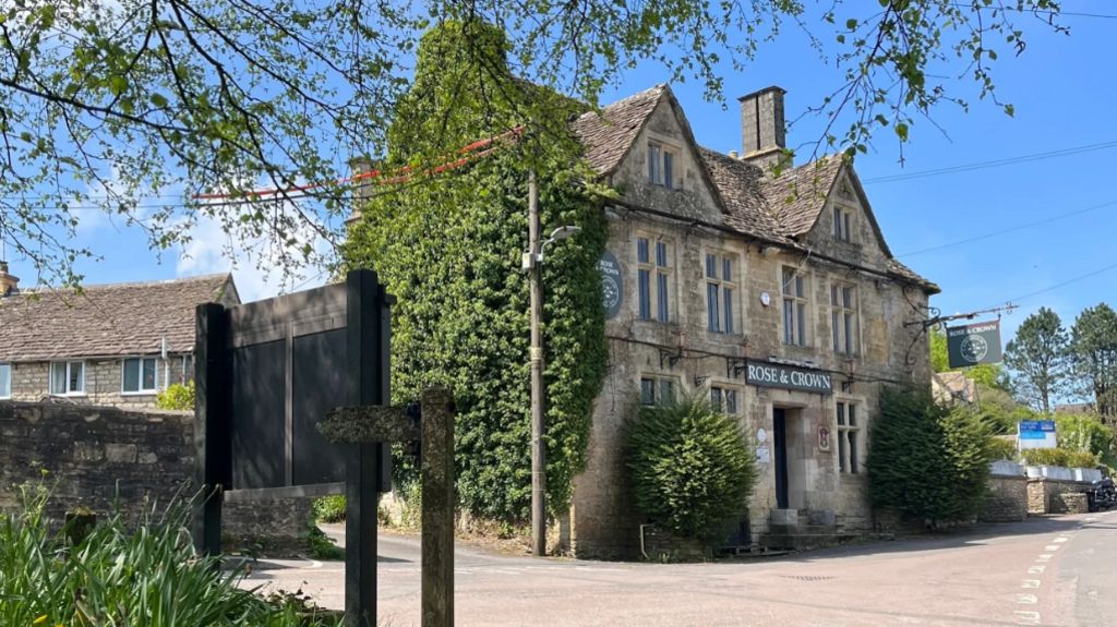 An exterior shot of the front of the Rose and Crown 