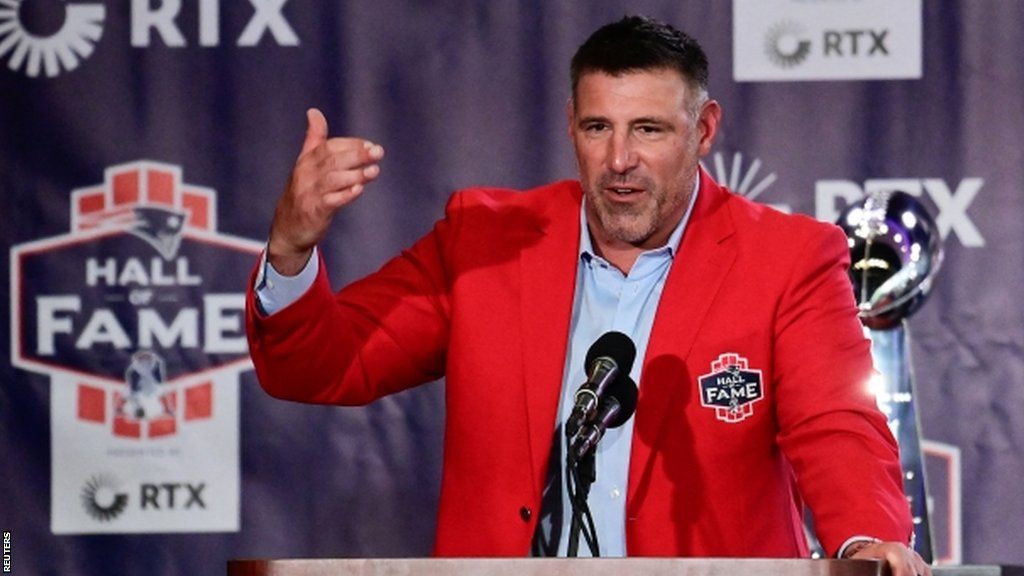 Mike Vrabel being inducted into the Hall of Fame