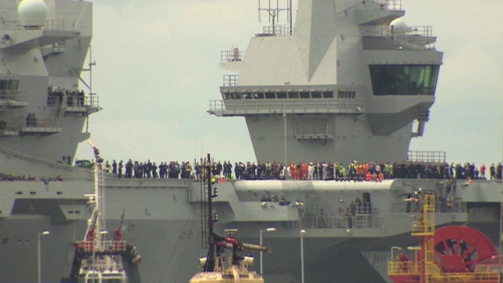HMS Queen Elizabeth sets sail
