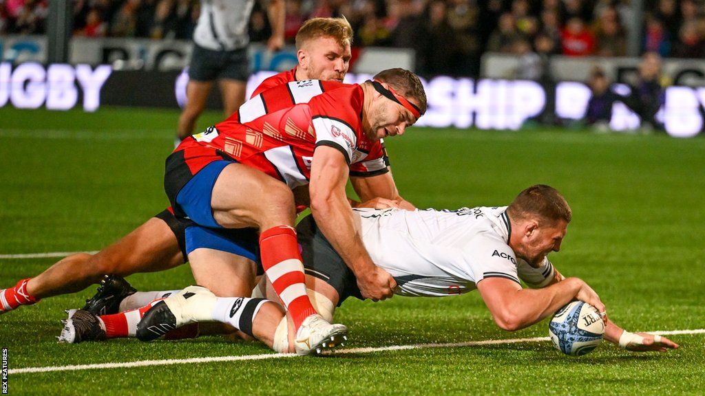 Tom Willis scores a try for Saracens
