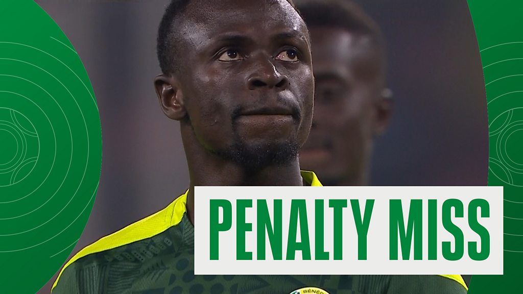 Africa Cup of Nations: Senegal v Egypt: Sadio Mane sees penalty saved in Afcon final